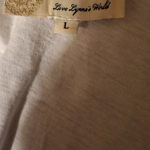 Lynne T-shirt like new, white with tulle and subtle print