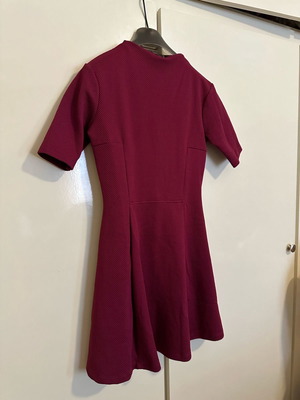 Burgundy dress A-line, size S, short sleeve with zipper