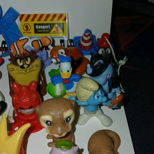 Kinder figures lot like new, over 20 pieces