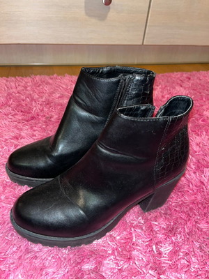 Black ankle boots used with heel size 39