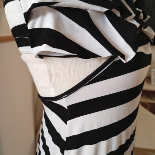 Elastic dress black and white like new, one size