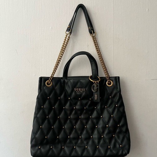 Guess shoulder bag black and gold like new