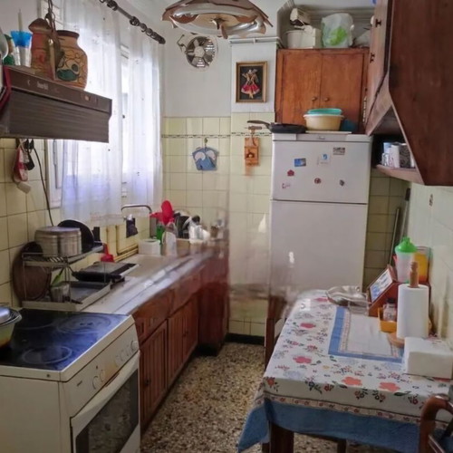 Κτίριο 340 τμ στα Ταμπούρια Πειραιά με αυλή, κατάστημα και 4 υπνοδωμάτια