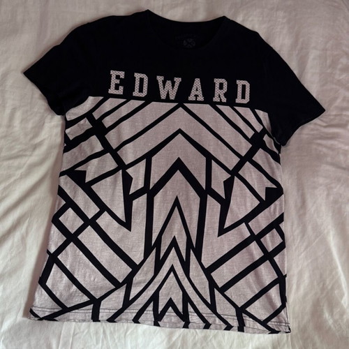 Edward geometric t-shirt like new, black, size M