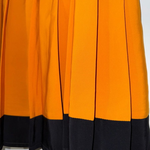Midi skirt like new, orange with elastic waist, size S-M