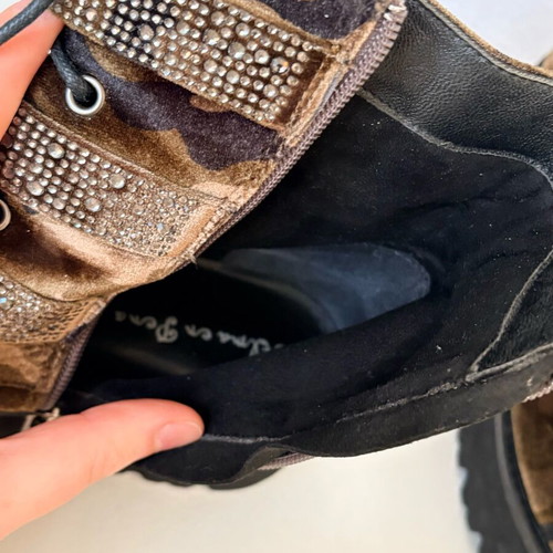 Alma en Pena modern ankle boots like new, brown and green