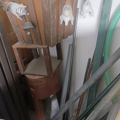 Used restaurant tables and chairs from food service business