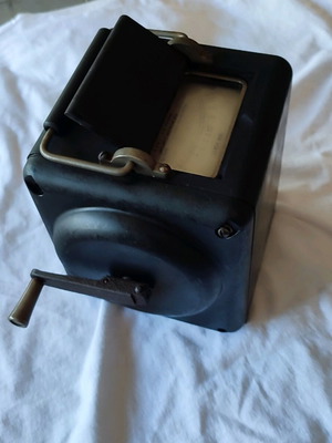 Old MegΩMeter measuring instrument used, bakelite body