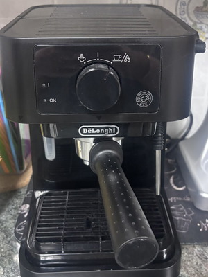 DeLonghi coffee machine LKE, black