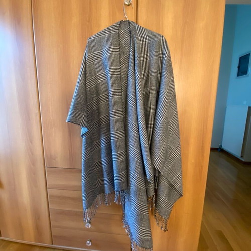 Women's cape with petit check pattern new, 100% acrylic