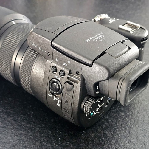 Sony Cyber-shot DSC-R1 camera with Carl Zeiss T* lens