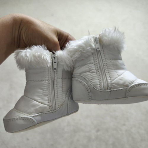 DKNY Baby Winter Boots White Size 17 Like New