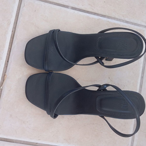 H&M black sandals size 36 like new