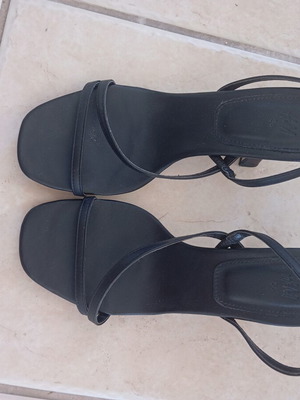 H&M black sandals size 36 like new