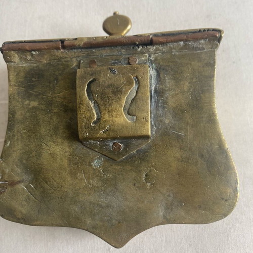 Collectible powder flask used with blue jewel