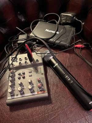 Professional karaoke system with wireless microphone like new