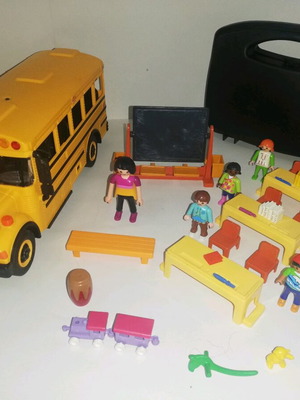 Playmobil bus and classroom like new set with figures and accessories