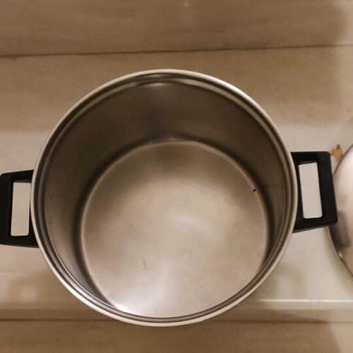 Pot with lid used, diameter 20 cm height 17 cm