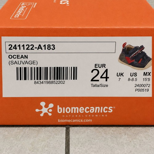 Biomecanics size 24 leather athletic shoes like new, blue and red