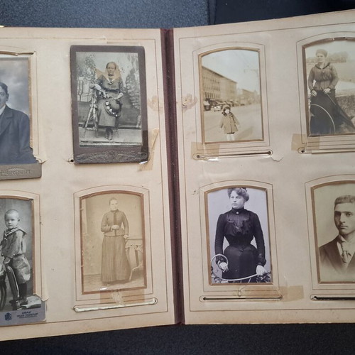 Antique Victorian photo album used, 31 authentic photos (1890-1940)