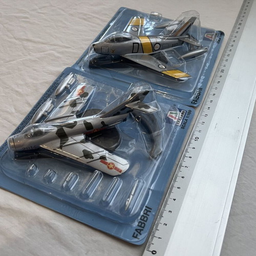 Αεροπλάνα jet F86 Sabre και MIG 17 καινούργια, κλίμακα 1/100, πακέτο 2
