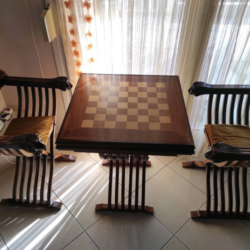 Chess furniture like new with 2 chairs and backgammon Italian