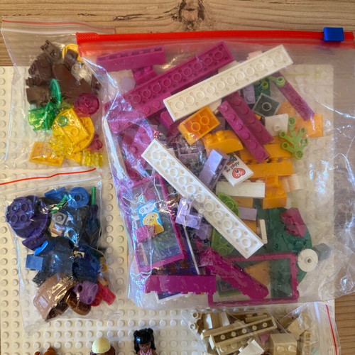 Lego Friends Pet Adoption Cafe set 41699 used