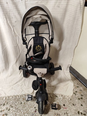 Byox Flexy Lux tricycle like new with parent handle and folding frame