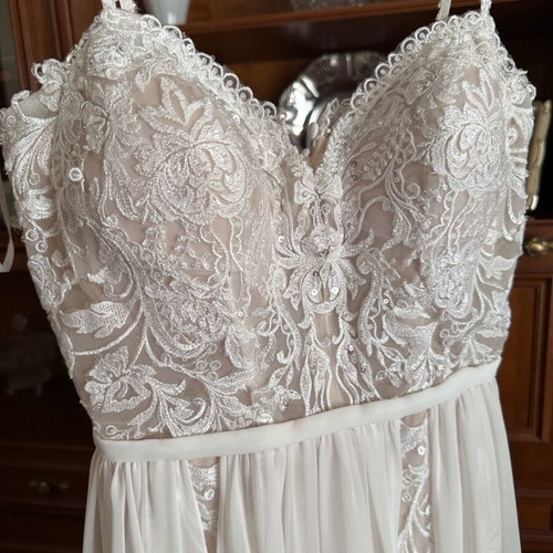 Pronovias Goblin Boho Chic wedding dress like new