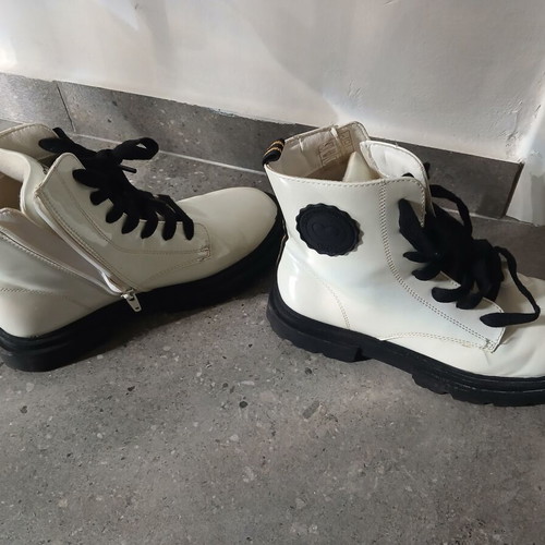 Primigi white patent boots like new, size 37 kids