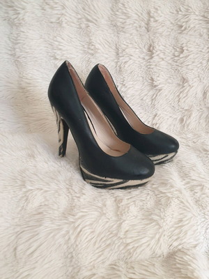 Πέδιλα πλατφόρμες Famous Shoes μεταχειρισμένα με σχέδιο ζέβρας μέγεθος 38