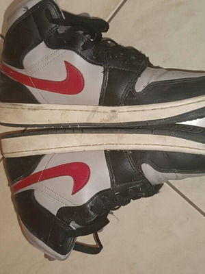 Jordan 1 Mid size 43 like new with boxes