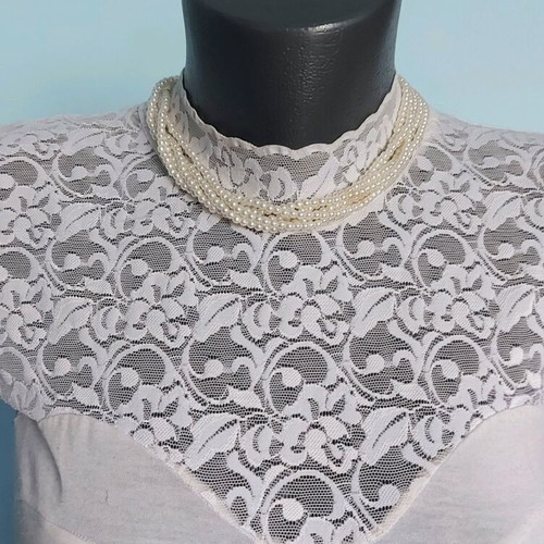 Necklaces and chokers like new, set of 4 pieces