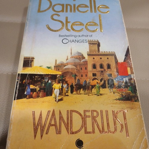 Wanderlust by Danielle Steel like new, English edition