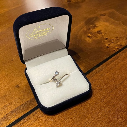 Women's 14K gold ring like new with round cut and pear-shape stones