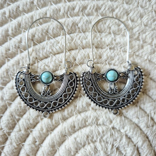 Boho Earrings new with turquoise beads and silver color