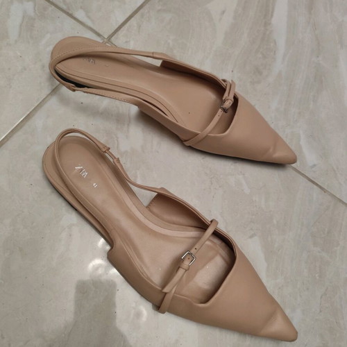 Zara low leather sandals size 41, like new