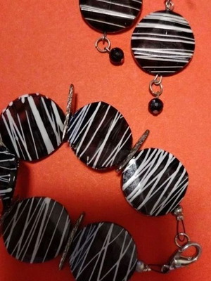 Bracelet like new with tribal pattern and matching earrings