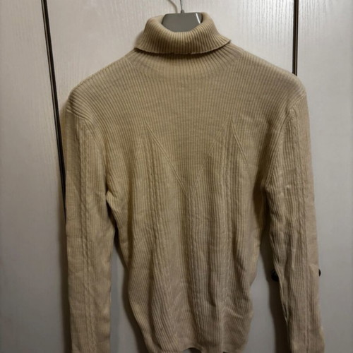 Knitted sweater new, size large