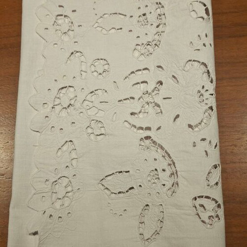 Vintage linen table runner with Richelieu cutwork embroidery (183x39 cm)