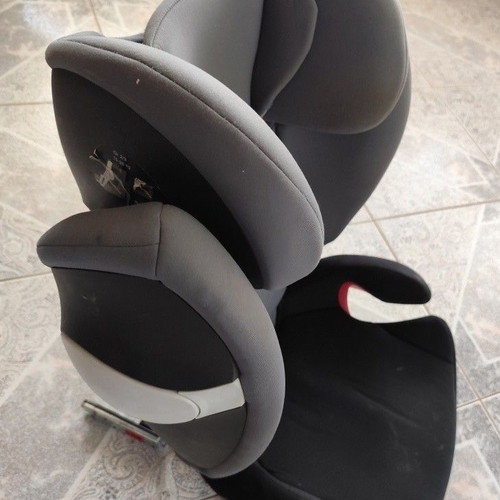 Cybex car seats used with ISOFIX base and adjustable headrest