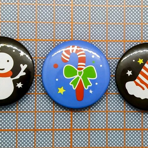 Christmas pins new, set of 3 multicolored