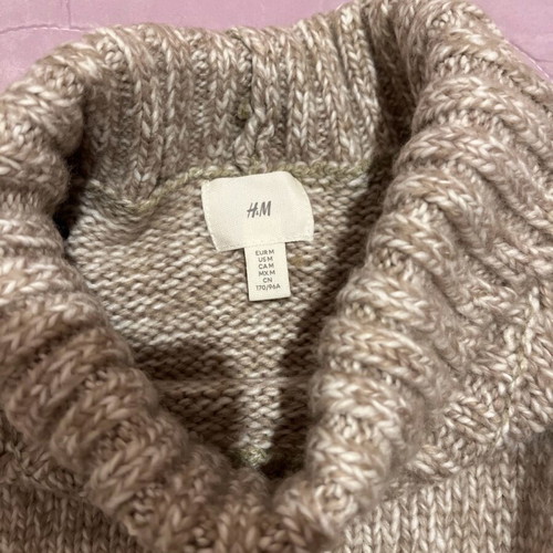 H&M knitted sweater size M like new, beige