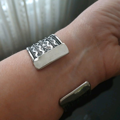 Vintage silver-plated bracelet like new, does not tarnish