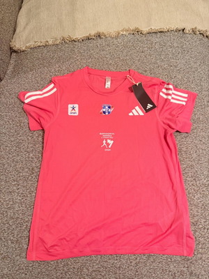 Running γυναικεία μπλούζα Adidas καινούργια, ροζ, μέγεθος small