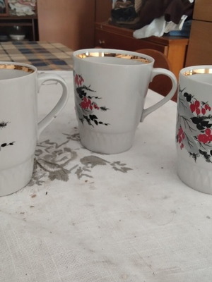 Set of 3 ceramic mugs with gold rim