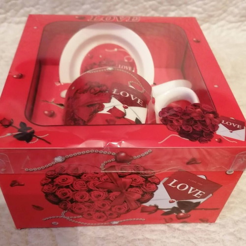 Coffee mug with saucer and spoon "LOVE" new