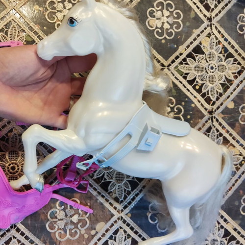 Vintage Barbie Mattel set: Princess doll & carriage horse (80s/00s)