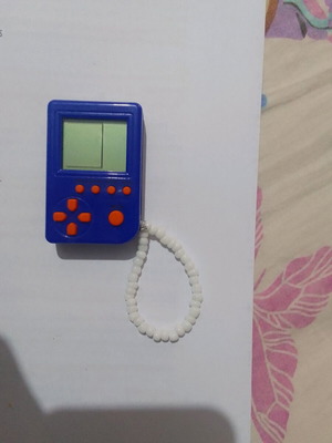 Small portable electronic game keychain Legami new