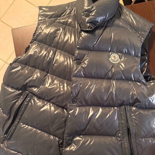 Moncler vest size 3 like new, grey